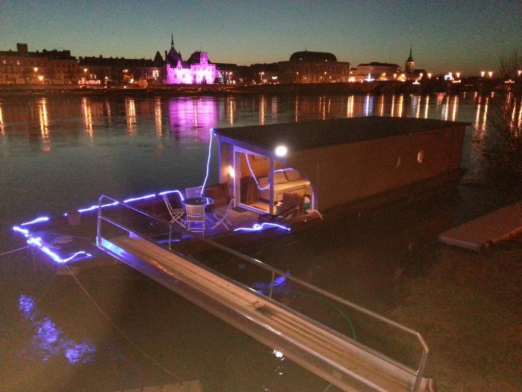 Different Holidays Saumur Esterno foto